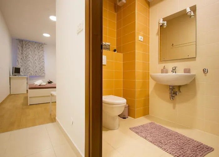 Luka Apartment *
